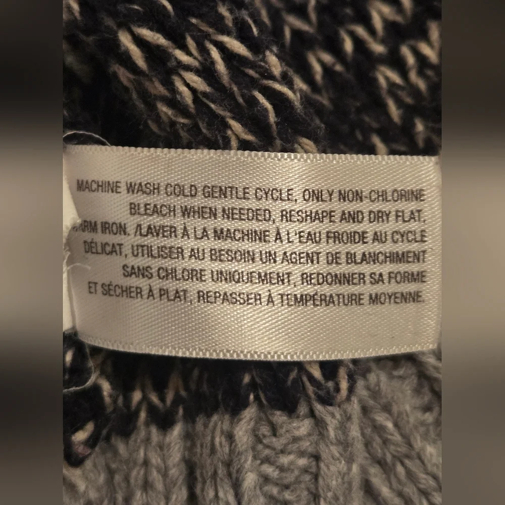 Old Navy Gray Knit Sweater